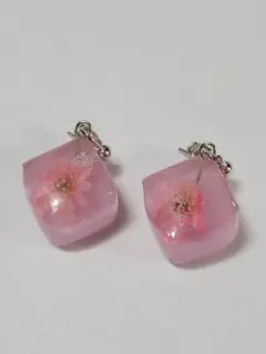 ハンドメイドピアス フラワーキューブ ピンク＆ミルキーパープル
