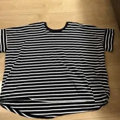 ユニクロ　Tシャツのサムネイル