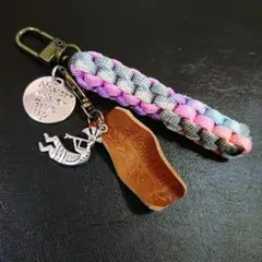 ⑯笛を吹く精霊 ココペリ チャーム　ネイティブアメリカン　パラコードキーホルダー