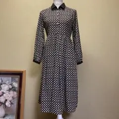 膝下丈ワンピース 襟付き ブラック 幾何学模様
