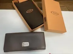 TOD’S トッズ 長財布 グレーブラウン×ボルドー、バーガンディーのサムネイル