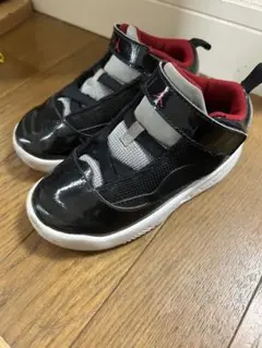 Jordan キッズシューズ ブラック/レッド