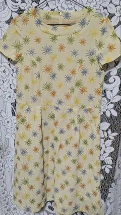 ホコモララ 花柄刺繍 半袖トップス クリーム色ワンピースのサムネイル