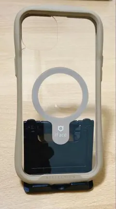 iFace Magnetic iPhone15Plus ベージュ ひび割れ