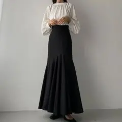 Louereルエレ フレアラッフルマーメイドスカート