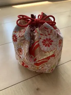 赤と金の花柄 巾着袋　和装　小物入れ