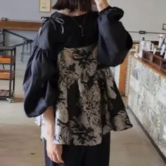 美品　フラワージャガードビスチェ　キャミソール　ブラック×ゴールド　個性的