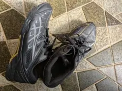 ASICS スニーカー ブラック/イエロー 25.0cm