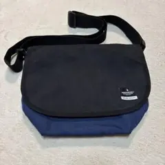 INDISPENSABLE 2トーンショルダーバッグ