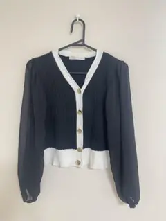 リブ編みバルーンスリーブトップス 黒白
