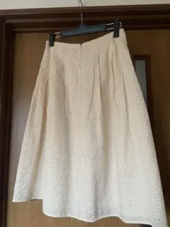 シビラ　コットン刺繍 フレアスカート アイボリー 日本製 サイズLのサムネイル