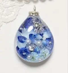 タンザナイト色の夜空に藤の花とブルーモルフォ蝶 雲レジン オルゴ