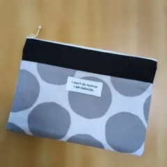 ハンドメイド　フラットポーチ　北欧風　にじみドット　グレー