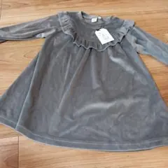 最終値下げ！グレー フリル付き ベロア　ワンピース 90cm