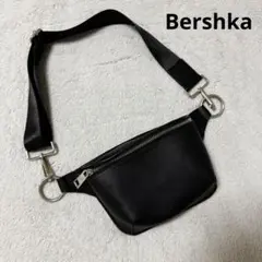 連休限定値下げ❗️【美品】Bershka レザー ボディバッグ