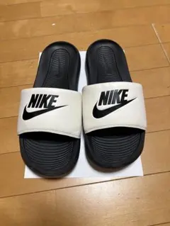 NIKE シャワーサンダル ブラック ホワイトのサムネイル