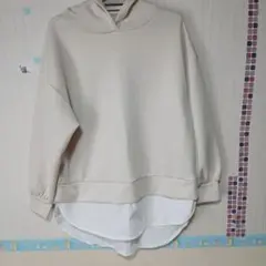 ベージュ フード付き スウェットパーカー