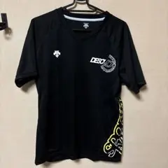DESCENTE ブラック Vネックシャツ