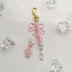 ピンクとゴールドの冬をモチーフにしたキーホルダー！