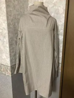 ドゥクラッセ　試着のみストライプ ハイネック 長袖シャツ　7990円