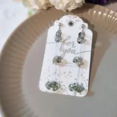 ファルファーレビーズ/三連イヤリング/粒粒/グリーン/オーロラ/シルバー