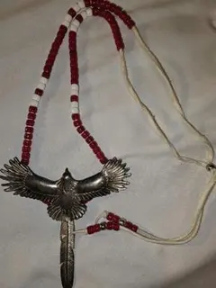 ​【ヴィンテージ】イーグル フェザー ネックレス ビーズ装飾 ネイティブ風