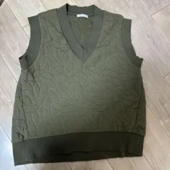 オリーブグリーン Vネック ベスト