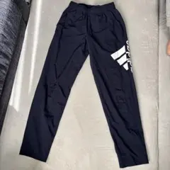 adidas ネイビー ロゴ入り 長ズボン　150