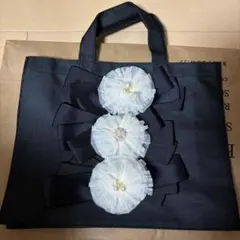 黒いリボンと花の装飾バッグ