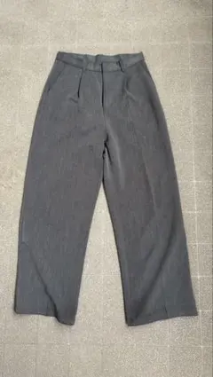 グレー ワイドパンツ センタープレス