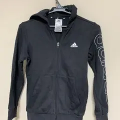 アディダスの前あきパーカー　130センチ