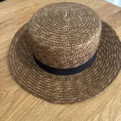 ブラウン ストローボーラーハット 黒リボン付き