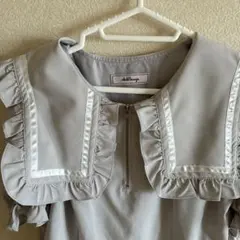 肩みせフリル付き襟のアイスグレーひざ丈ワンピース⭐︎本日限り1280円⭐︎