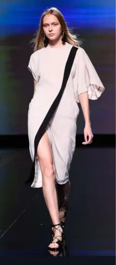 【mame kurogouchi】2015ssコレクション　ドレープドレスのサムネイル