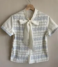 美品　ビンテージ刺繍入りリボン付きホワイトシャツのサムネイル