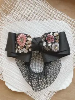 インド刺繍の黒いリボンバレッタ　取り外し可能ネット付き