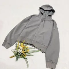 【ユニクロ】ドライスウェットクロップドフルジップパーカー グレー M ○