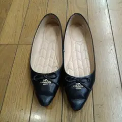 COACH ブラック ポインテッドトゥ フラットシューズ