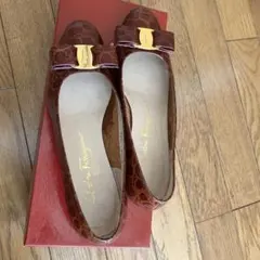 Salvatore Ferragamo パンプス　ヴァラリボン