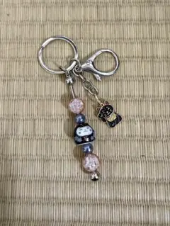 猫チャームとビーズのストラップ キーホルダー