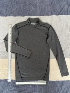 Under Armour グレー 長袖トレーニング シャツ ハイネック