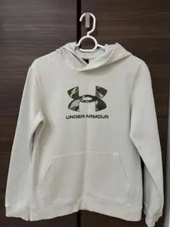 Under Armour ホワイト 裏起毛パーカー