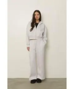 ZARA タグ付き新品 ソフト Vネック スウェットシャツ - メルカリ