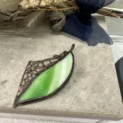 18.219【ペンダントトップ】リーフ　ネックレス　ハンドメイドパーツ　チャーム