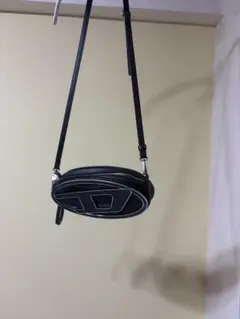 ブラックオーバル型ショルダーバッグ