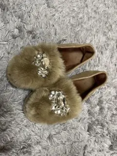 【美品】ビジュー付き ファー フラットシューズ モカシン ベージュ系