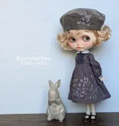 ブライス　アウトフィット　落ち着いた紫のワンピース　刺繍　冬帽子　ハンドメイド