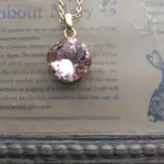 スワロフスキークリスタル　ヴィンテージローズ10mmスクエアネックレス