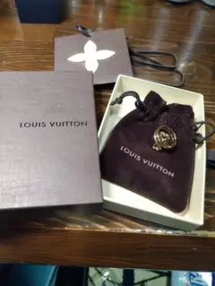 Louis Vuitton ブローチ3点セット ボタン 安全ピン 未使用 レア - メルカリ
