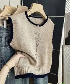 チューリップ刺繍 ニットベスト ベージュ
